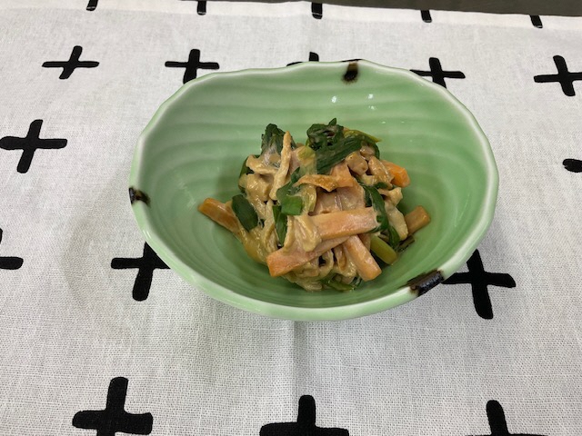 切り干し大根とにらと人参の練りごま和え
