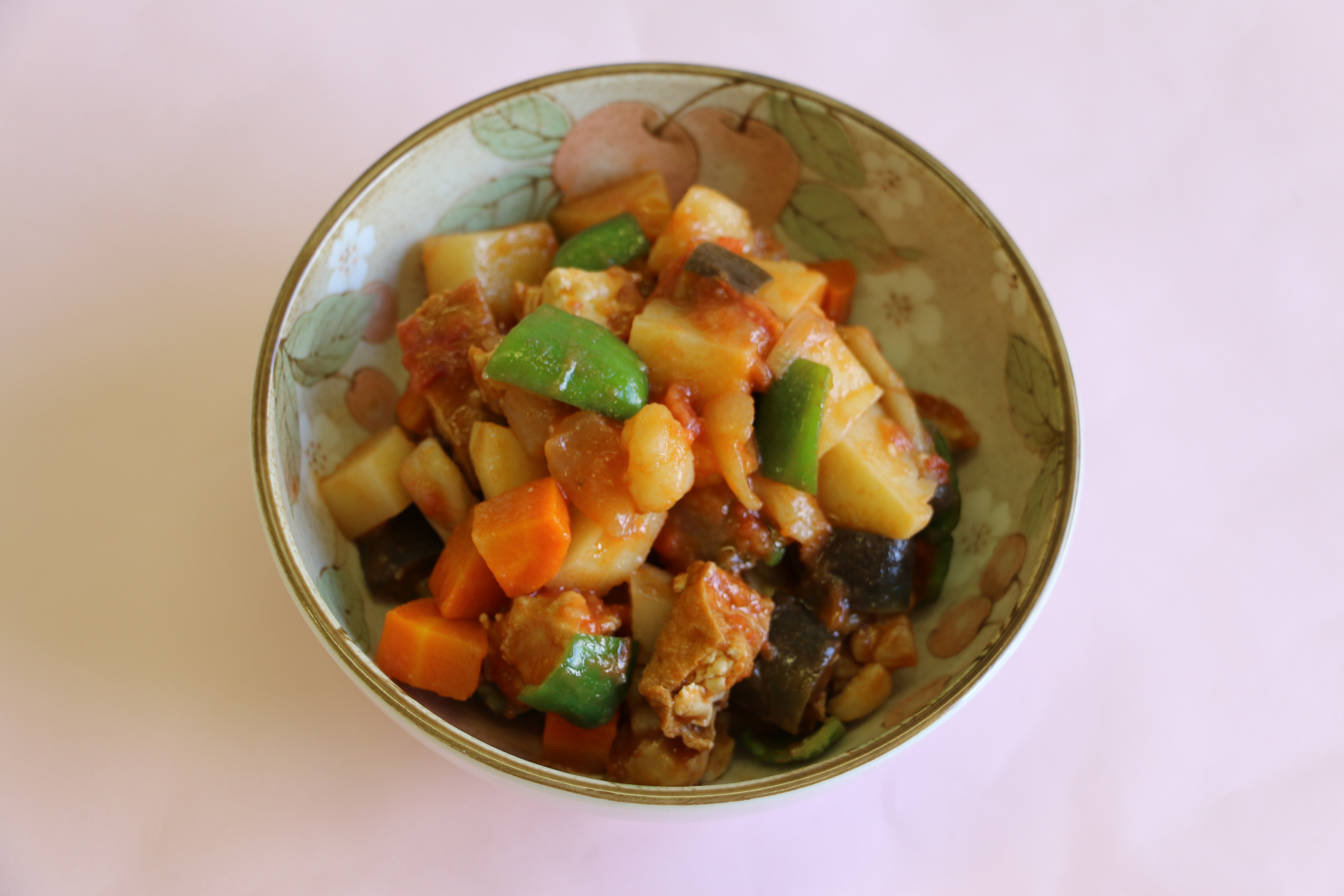 彩り野菜たっぷり！厚揚げととり肉のラタトゥイユ風