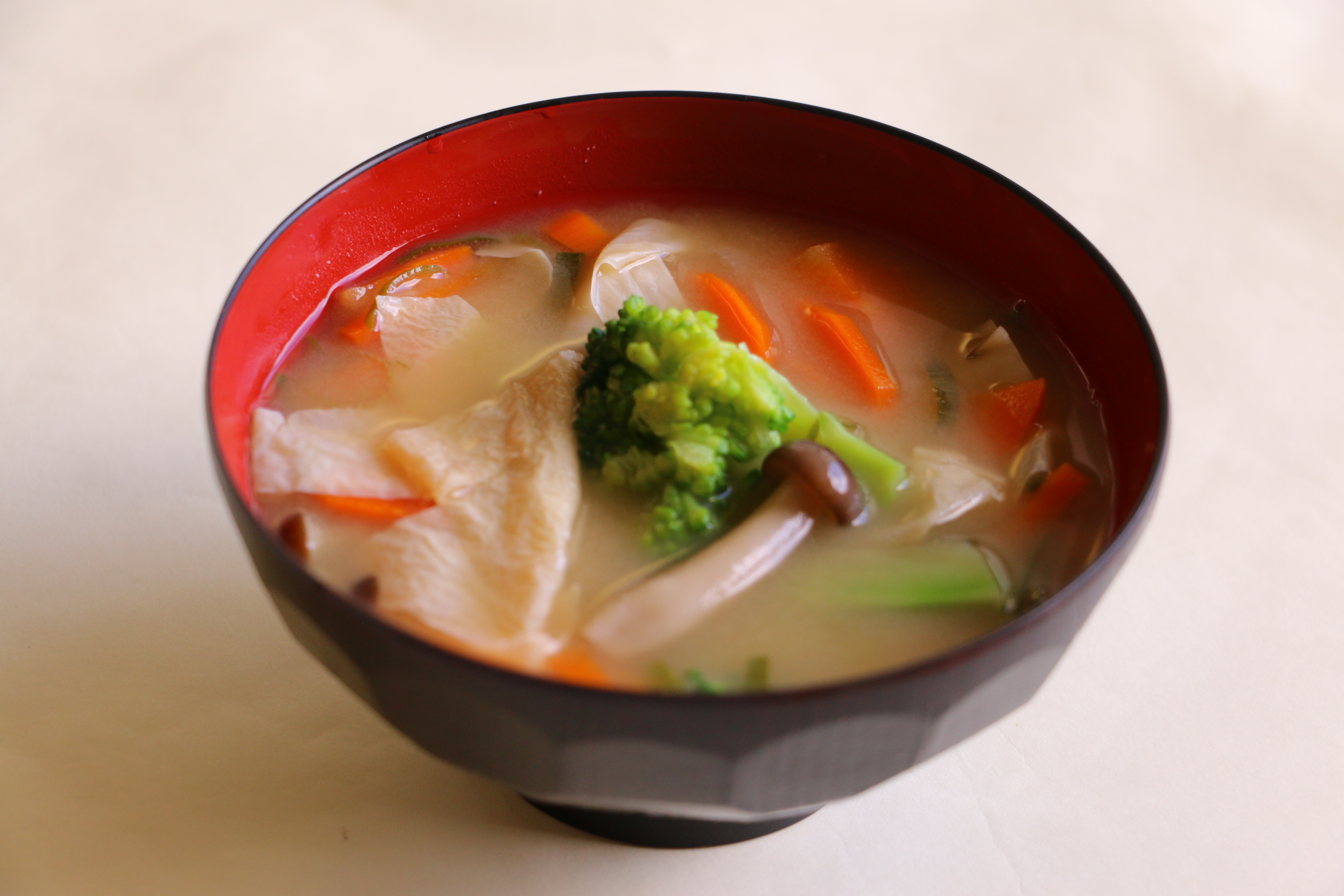 野菜たっぷりゆばのみそ汁