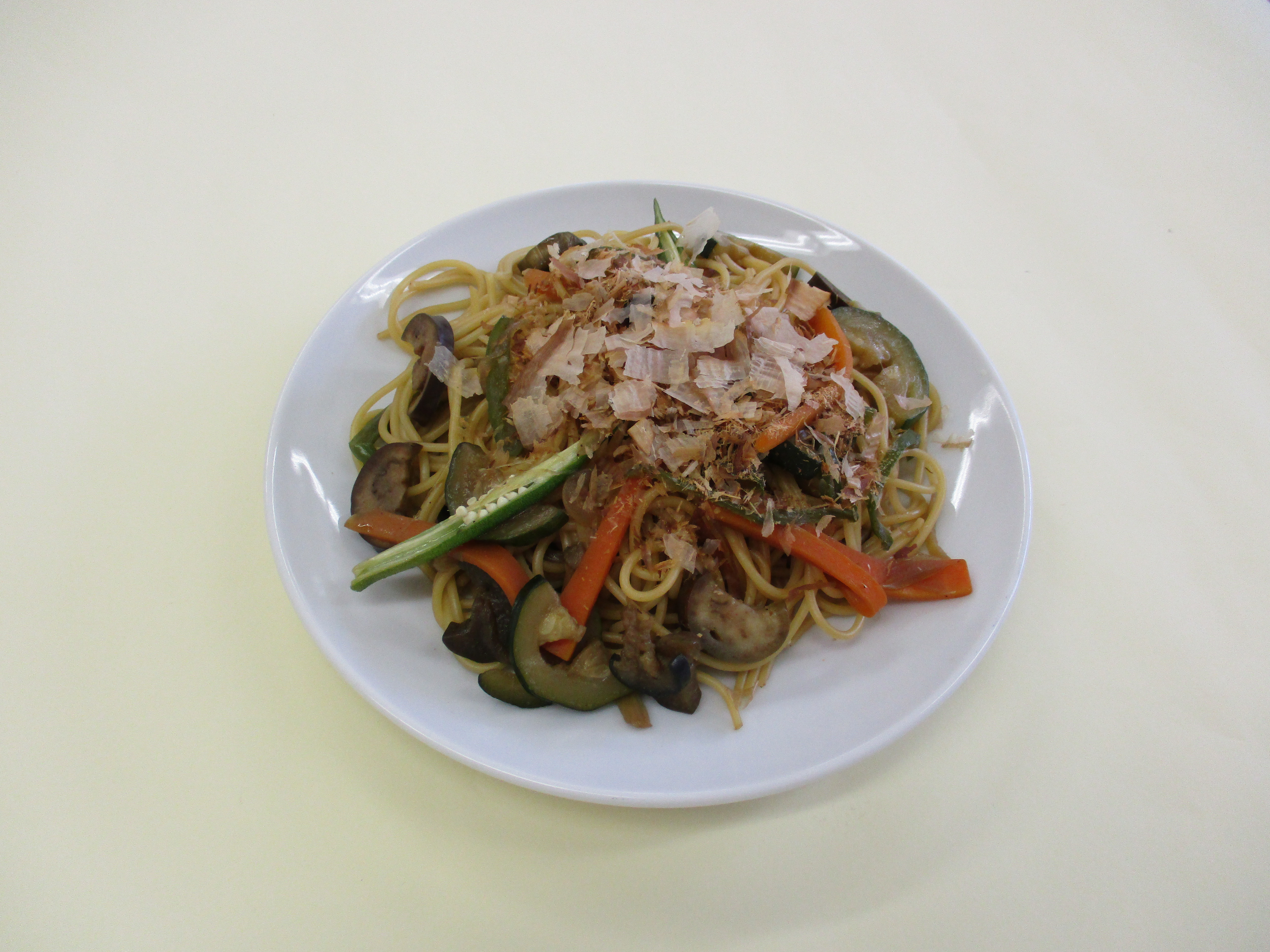 夏野菜のしょうが焼きパスタ